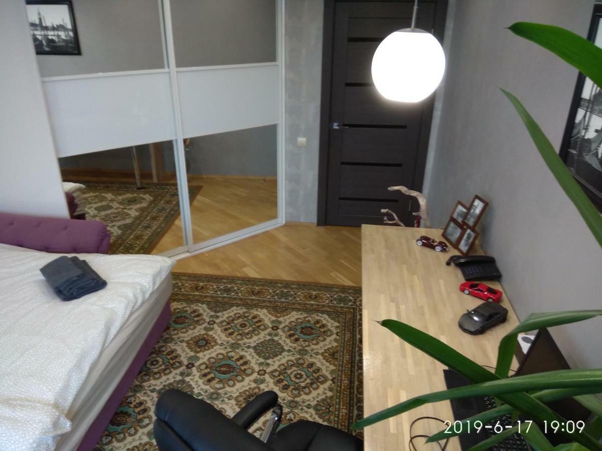 Apartamenty V Minske S Dwumä Spalnyami Bagian luar foto