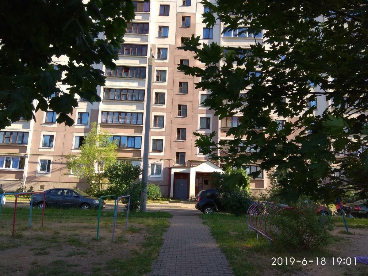 Apartamenty V Minske S Dwumä Spalnyami Bagian luar foto